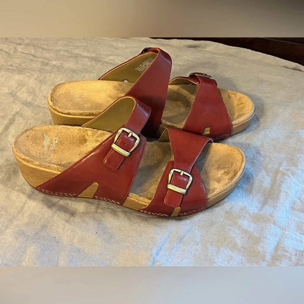 Red leather Dansko Leeann slide sandals- size 41 (10.5) - excellent condition
